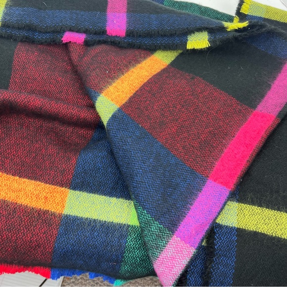 Francesca boutique plaid mult-colored large rectangular scarf/wrap - Picture 10 of 12